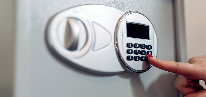 Jewelry Safe Cracking in Delano, California