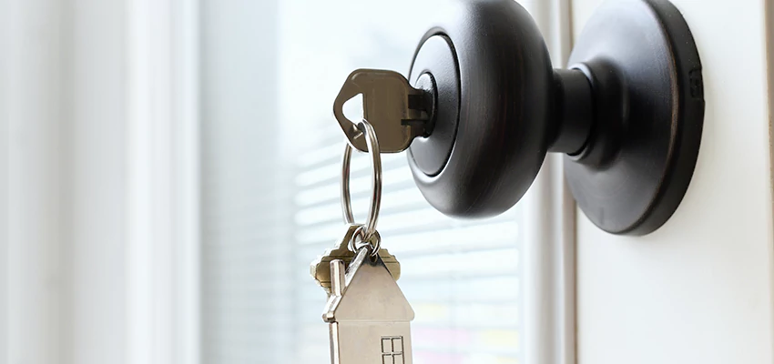 Bifold Door Knob Replacement in Delano, California